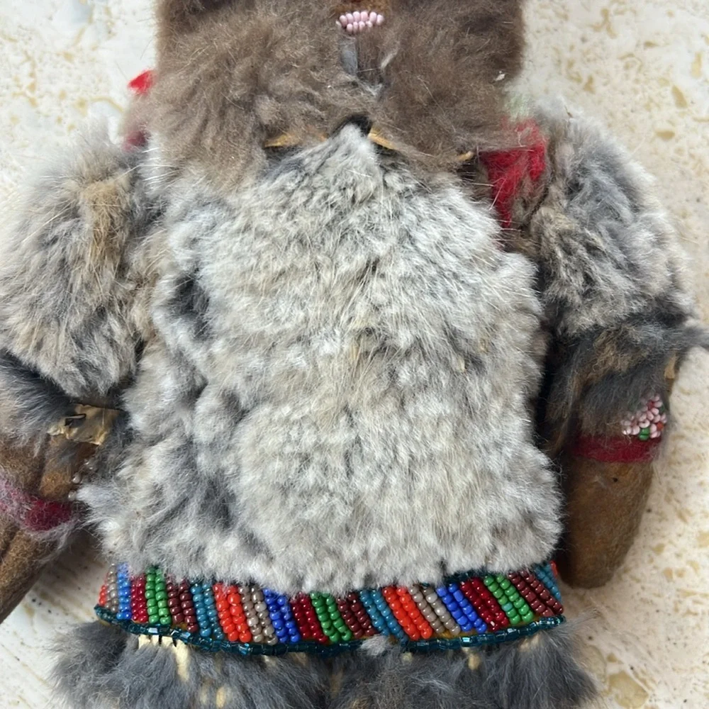 Vintage Handmade Inuit Style Fur & Beaded Doll Collectible Folk Art (FRAGILE) - Picture 4 of 13